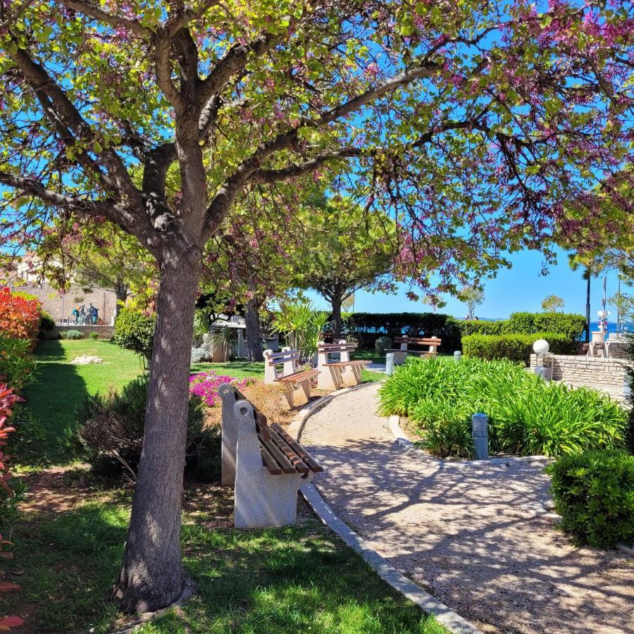 Riodia Seaview Stay Примоштен Экстерьер фото
